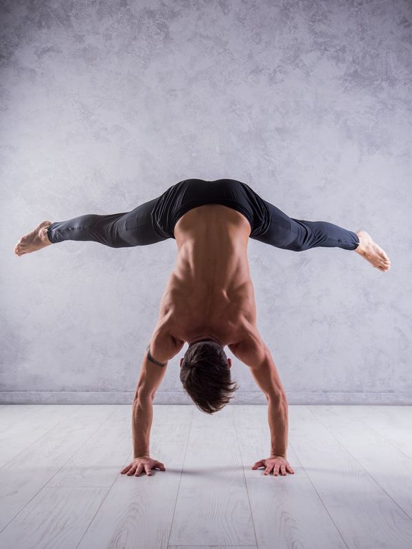 Man in a controlled strength pose focusing on his core.